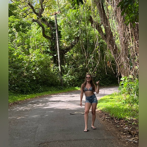 Meet your Posher, Jade - Picture 2 of 4